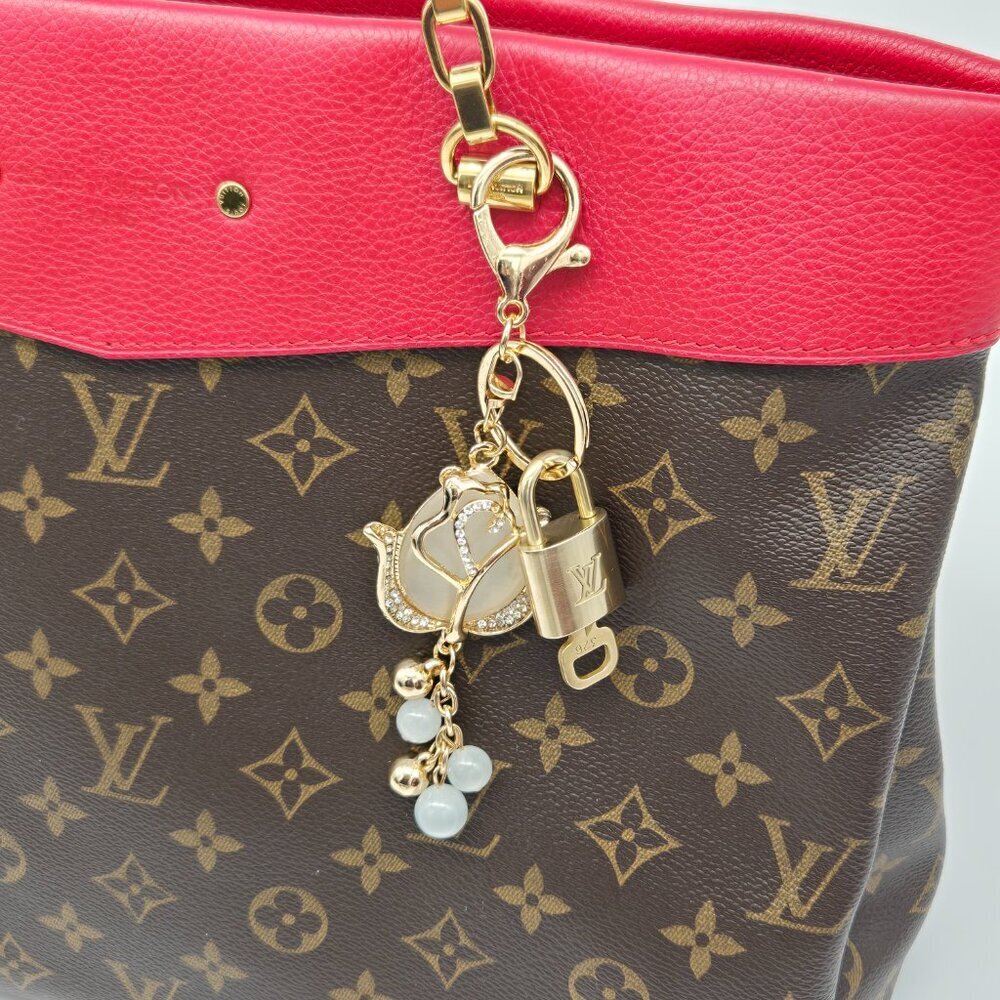 LV Gold Padlock Authentic 🔑 Luxury Bag Charm w/ Unbranded Flower Keychain